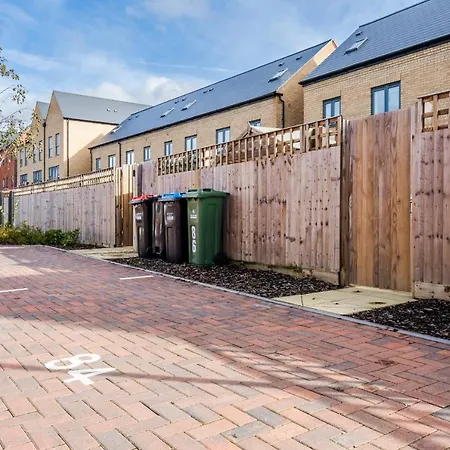 Spacious 4Br Townhouse Free Parking & Wifi Milton Keynes Exterior photo
