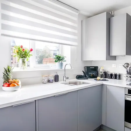 Spacious 4Br Townhouse Free Parking & Wifi Milton Keynes Exterior photo