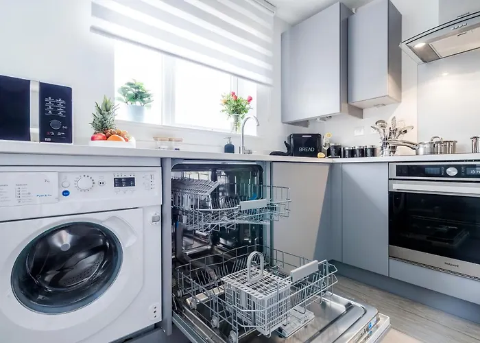 Spacious 4Br Townhouse Free Parking & Wifi