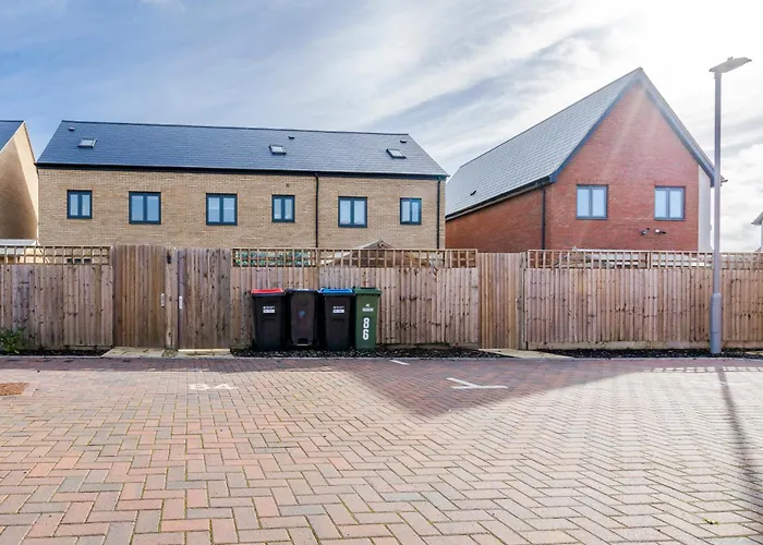 Spacious 4Br Townhouse Free Parking & Wifi